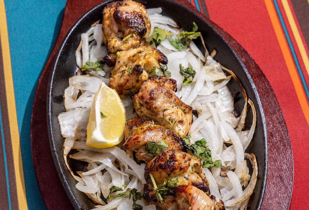 A sizzling chickn platter at Karahi Boys. | Photo by Karahi Boys