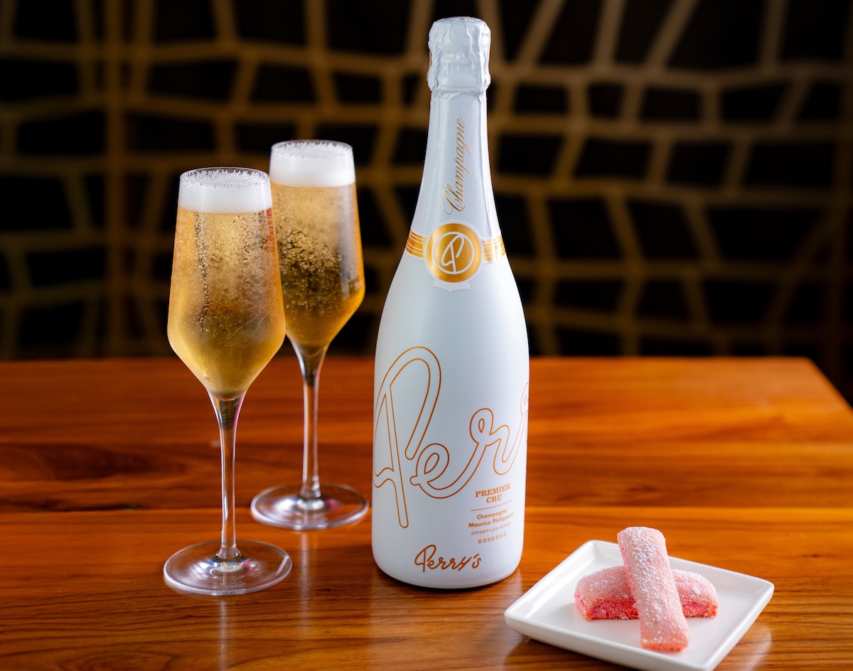 Perrys_Champaign_Bottle_Glass_Cookies-05280-Retouch_v1 - DiningOut Houston Perry’s Reserve Premier Cru Champagne. | Photo by Perry's Steakhouse & Grille